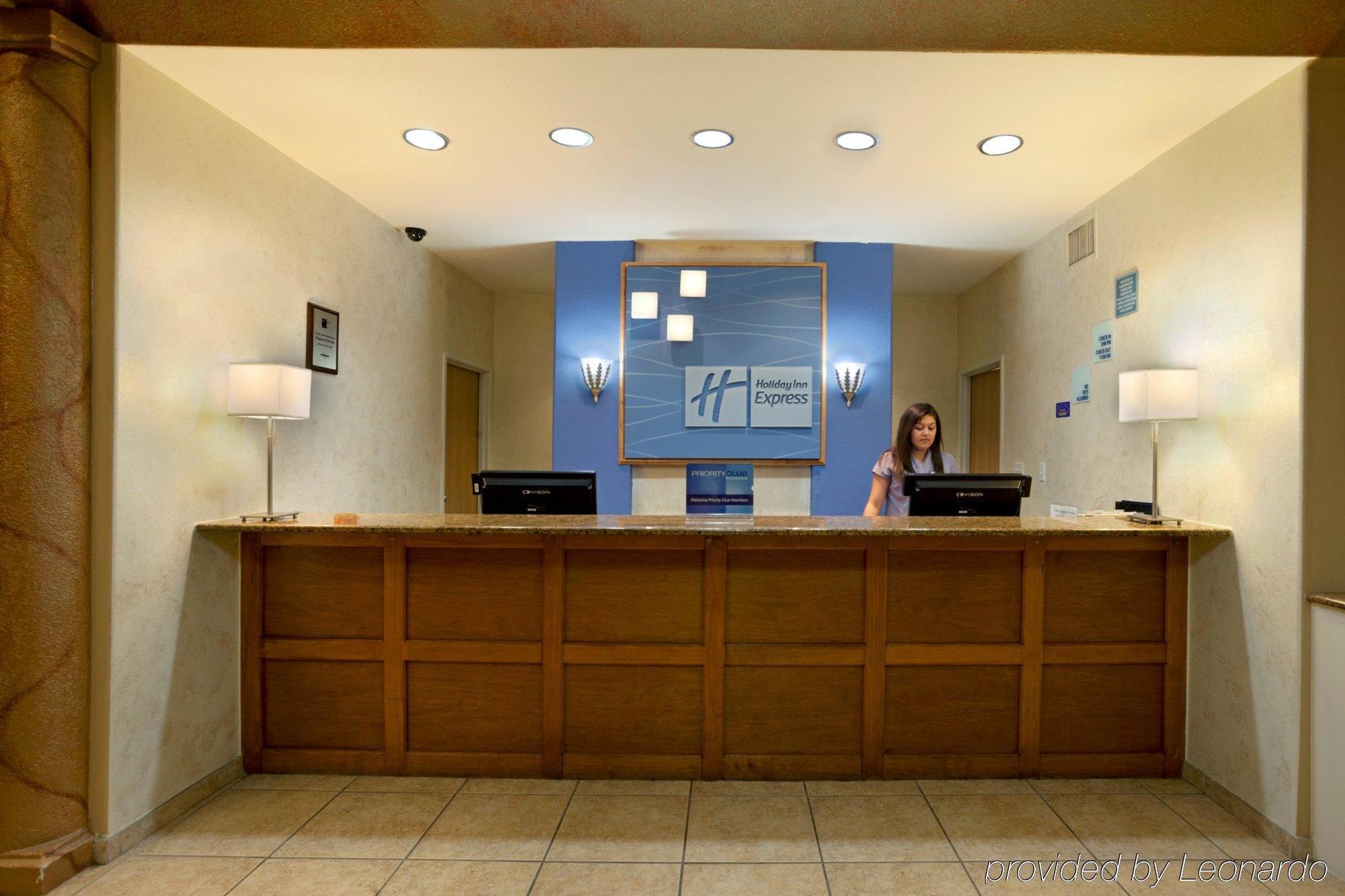 Holiday Inn Express Hotel & Suites Elgin By Ihg Beltér fotó